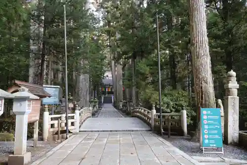 高野山金剛峯寺奥の院(和歌山県)