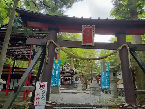 新屋山神社の鳥居