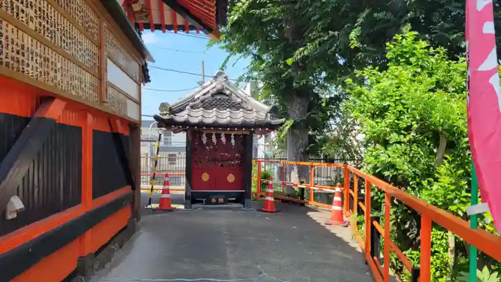 塚越稲荷神社の末社・摂社