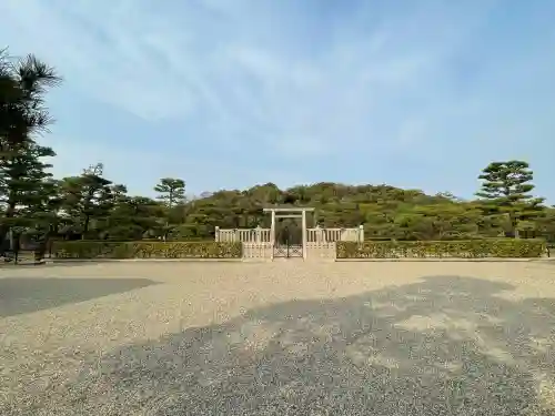 履中天皇陵の{uncategorized: "未分類", other: "その他", undefined: "問題あり", building: "その他建物", grave: "お墓", sacred_gate: "鳥居", guardian: "狛犬", statue: "像", buddha: "仏像", history: "歴史", nature: "自然", garden: "庭園", animal: "動物", pagoda: "塔", temizu: "手水舎", mountain_gate: "山門・神門", sanctuary: "本殿・本堂", subordinate: "末社・摂社", art: "芸術", scenery: "景色", jizo: "地蔵", ema: "絵馬", goshuin: "御朱印", omikuji: "おみくじ", items: "授与品その他", amulet: "お守り", goshuincho: "御朱印帳", eats: "食事", festival: "お祭り", votive_dance: "神楽", shichigosan: "七五三参", wedding: "結婚式", experience: "体験その他", initially: "初詣", around: "周辺", anti_infection: "感染症対策"}