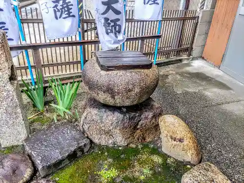 観音堂（六•七番割観音）の手水舎