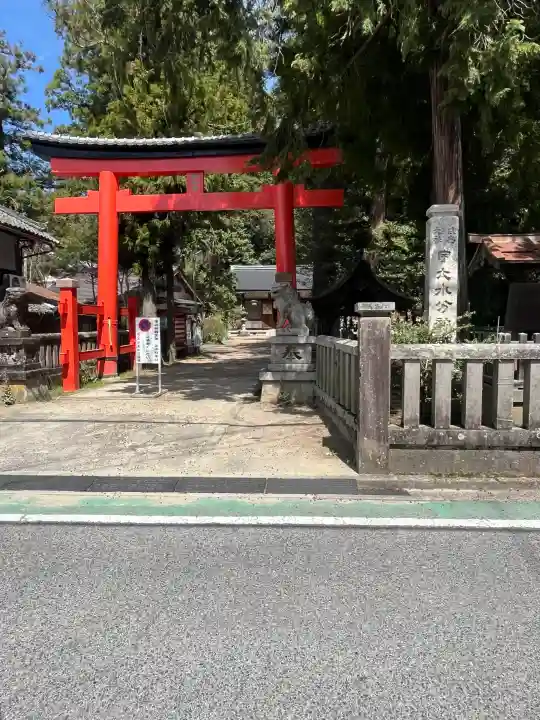 宇太水分神社(中社)の{uncategorized: "未分類", other: "その他", undefined: "問題あり", building: "その他建物", grave: "お墓", sacred_gate: "鳥居", guardian: "狛犬", statue: "像", buddha: "仏像", history: "歴史", nature: "自然", garden: "庭園", animal: "動物", pagoda: "塔", temizu: "手水舎", mountain_gate: "山門・神門", sanctuary: "本殿・本堂", subordinate: "末社・摂社", art: "芸術", scenery: "景色", jizo: "地蔵", ema: "絵馬", goshuin: "御朱印", omikuji: "おみくじ", items: "授与品その他", amulet: "お守り", goshuincho: "御朱印帳", eats: "食事", festival: "お祭り", votive_dance: "神楽", shichigosan: "七五三参", wedding: "結婚式", experience: "体験その他", initially: "初詣", around: "周辺", anti_infection: "感染症対策"}