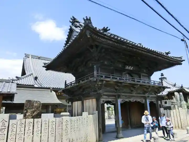 観音寺の山門・神門