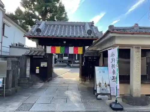 観音寺の山門