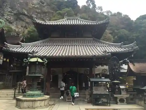 宝山寺の本殿