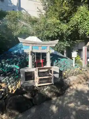 京濱伏見稲荷神社の{uncategorized: "未分類", other: "その他", undefined: "問題あり", building: "その他建物", grave: "お墓", sacred_gate: "鳥居", guardian: "狛犬", statue: "像", buddha: "仏像", history: "歴史", nature: "自然", garden: "庭園", animal: "動物", pagoda: "塔", temizu: "手水舎", mountain_gate: "山門・神門", sanctuary: "本殿・本堂", subordinate: "末社・摂社", art: "芸術", scenery: "景色", jizo: "地蔵", ema: "絵馬", goshuin: "御朱印", omikuji: "おみくじ", items: "授与品その他", amulet: "お守り", goshuincho: "御朱印帳", eats: "食事", festival: "お祭り", votive_dance: "神楽", shichigosan: "七五三参", wedding: "結婚式", experience: "体験その他", initially: "初詣", around: "周辺", anti_infection: "感染症対策"}