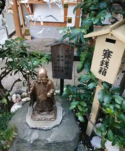 小網神社の像