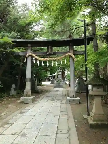 春日部八幡神社の鳥居