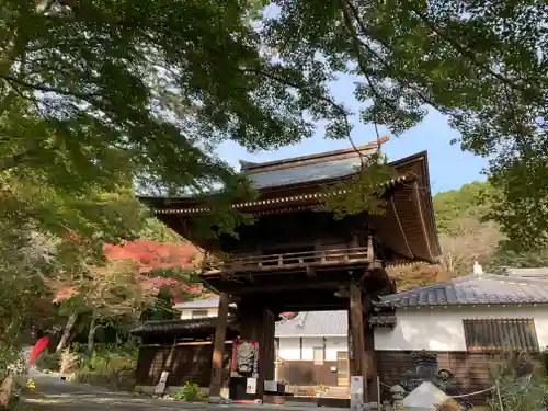 普門寺(切り絵御朱印発祥の寺)の山門