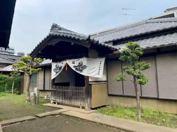 出世稲荷神社の{uncategorized: "未分類", other: "その他", undefined: "問題あり", building: "その他建物", grave: "お墓", sacred_gate: "鳥居", guardian: "狛犬", statue: "像", buddha: "仏像", history: "歴史", nature: "自然", garden: "庭園", animal: "動物", pagoda: "塔", temizu: "手水舎", mountain_gate: "山門・神門", sanctuary: "本殿・本堂", subordinate: "末社・摂社", art: "芸術", scenery: "景色", jizo: "地蔵", ema: "絵馬", goshuin: "御朱印", omikuji: "おみくじ", items: "授与品その他", amulet: "お守り", goshuincho: "御朱印帳", eats: "食事", festival: "お祭り", votive_dance: "神楽", shichigosan: "七五三参", wedding: "結婚式", experience: "体験その他", initially: "初詣", around: "周辺", anti_infection: "感染症対策"}