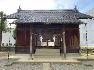 諏訪神社の{uncategorized: "未分類", other: "その他", undefined: "問題あり", building: "その他建物", grave: "お墓", sacred_gate: "鳥居", guardian: "狛犬", statue: "像", buddha: "仏像", history: "歴史", nature: "自然", garden: "庭園", animal: "動物", pagoda: "塔", temizu: "手水舎", mountain_gate: "山門・神門", sanctuary: "本殿・本堂", subordinate: "末社・摂社", art: "芸術", scenery: "景色", jizo: "地蔵", ema: "絵馬", goshuin: "御朱印", omikuji: "おみくじ", items: "授与品その他", amulet: "お守り", goshuincho: "御朱印帳", eats: "食事", festival: "お祭り", votive_dance: "神楽", shichigosan: "七五三参", wedding: "結婚式", experience: "体験その他", initially: "初詣", around: "周辺", anti_infection: "感染症対策"}