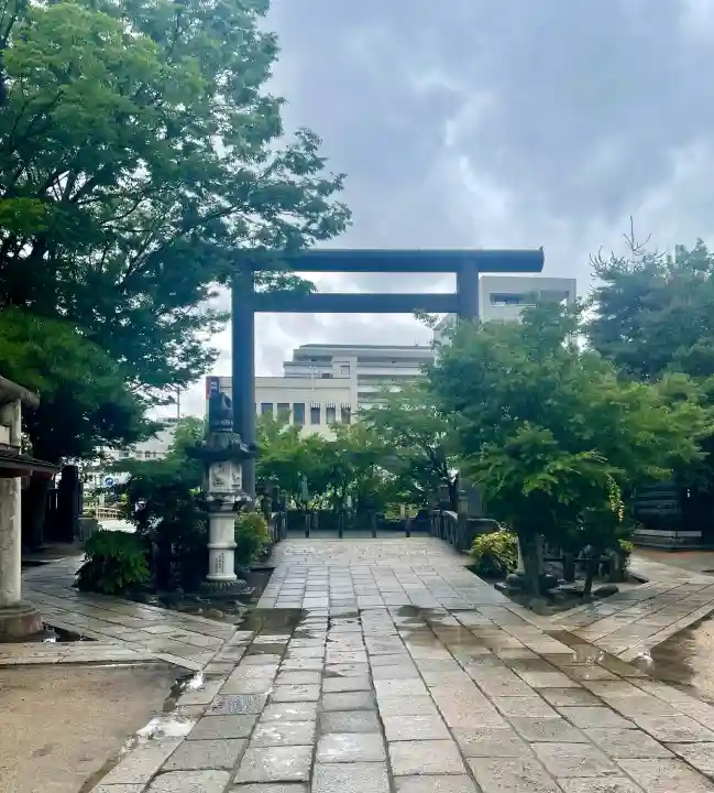 四柱神社の{uncategorized: "未分類", other: "その他", undefined: "問題あり", building: "その他建物", grave: "お墓", sacred_gate: "鳥居", guardian: "狛犬", statue: "像", buddha: "仏像", history: "歴史", nature: "自然", garden: "庭園", animal: "動物", pagoda: "塔", temizu: "手水舎", mountain_gate: "山門・神門", sanctuary: "本殿・本堂", subordinate: "末社・摂社", art: "芸術", scenery: "景色", jizo: "地蔵", ema: "絵馬", goshuin: "御朱印", omikuji: "おみくじ", items: "授与品その他", amulet: "お守り", goshuincho: "御朱印帳", eats: "食事", festival: "お祭り", votive_dance: "神楽", shichigosan: "七五三参", wedding: "結婚式", experience: "体験その他", initially: "初詣", around: "周辺", anti_infection: "感染症対策"}