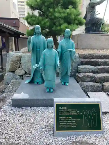 三姉妹神社の像