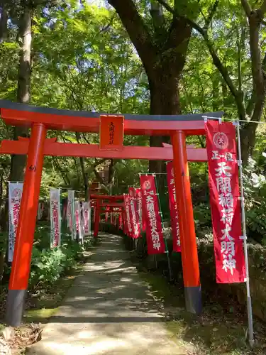 天開稲荷社の鳥居