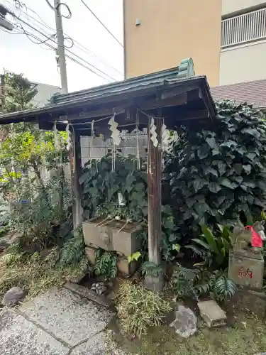 四谷於岩稲荷田宮神社の{uncategorized: "未分類", other: "その他", undefined: "問題あり", building: "その他建物", grave: "お墓", sacred_gate: "鳥居", guardian: "狛犬", statue: "像", buddha: "仏像", history: "歴史", nature: "自然", garden: "庭園", animal: "動物", pagoda: "塔", temizu: "手水舎", mountain_gate: "山門・神門", sanctuary: "本殿・本堂", subordinate: "末社・摂社", art: "芸術", scenery: "景色", jizo: "地蔵", ema: "絵馬", goshuin: "御朱印", omikuji: "おみくじ", items: "授与品その他", amulet: "お守り", goshuincho: "御朱印帳", eats: "食事", festival: "お祭り", votive_dance: "神楽", shichigosan: "七五三参", wedding: "結婚式", experience: "体験その他", initially: "初詣", around: "周辺", anti_infection: "感染症対策"}