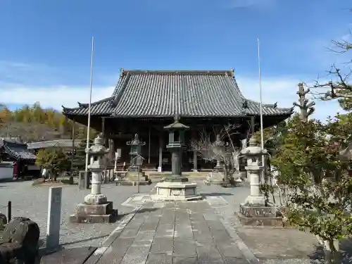 穴太寺の{uncategorized: "未分類", other: "その他", undefined: "問題あり", building: "その他建物", grave: "お墓", sacred_gate: "鳥居", guardian: "狛犬", statue: "像", buddha: "仏像", history: "歴史", nature: "自然", garden: "庭園", animal: "動物", pagoda: "塔", temizu: "手水舎", mountain_gate: "山門・神門", sanctuary: "本殿・本堂", subordinate: "末社・摂社", art: "芸術", scenery: "景色", jizo: "地蔵", ema: "絵馬", goshuin: "御朱印", omikuji: "おみくじ", items: "授与品その他", amulet: "お守り", goshuincho: "御朱印帳", eats: "食事", festival: "お祭り", votive_dance: "神楽", shichigosan: "七五三参", wedding: "結婚式", experience: "体験その他", initially: "初詣", around: "周辺", anti_infection: "感染症対策"}