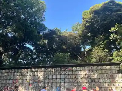 明治神宮の{uncategorized: "未分類", other: "その他", undefined: "問題あり", building: "その他建物", grave: "お墓", sacred_gate: "鳥居", guardian: "狛犬", statue: "像", buddha: "仏像", history: "歴史", nature: "自然", garden: "庭園", animal: "動物", pagoda: "塔", temizu: "手水舎", mountain_gate: "山門・神門", sanctuary: "本殿・本堂", subordinate: "末社・摂社", art: "芸術", scenery: "景色", jizo: "地蔵", ema: "絵馬", goshuin: "御朱印", omikuji: "おみくじ", items: "授与品その他", amulet: "お守り", goshuincho: "御朱印帳", eats: "食事", festival: "お祭り", votive_dance: "神楽", shichigosan: "七五三参", wedding: "結婚式", experience: "体験その他", initially: "初詣", around: "周辺", anti_infection: "感染症対策"}