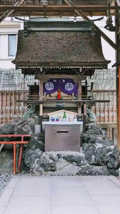 被官稲荷神社の本殿・本堂