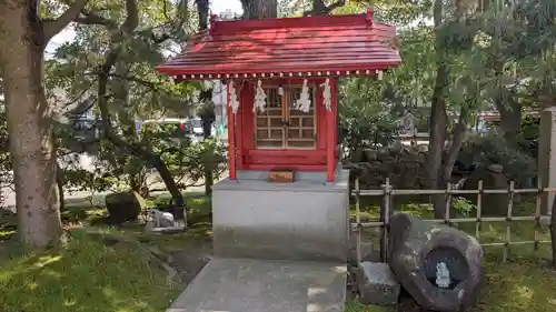 三社神社の末社