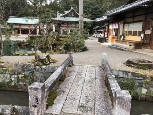 奥石神社の庭園