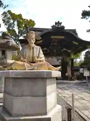 豊国神社の像