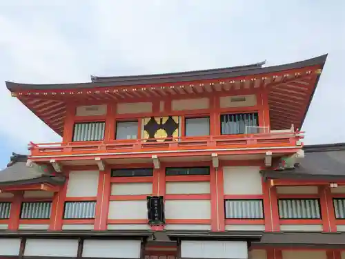 射楯兵主神社の山門