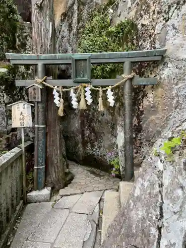 阿賀神社の{uncategorized: "未分類", other: "その他", undefined: "問題あり", building: "その他建物", grave: "お墓", sacred_gate: "鳥居", guardian: "狛犬", statue: "像", buddha: "仏像", history: "歴史", nature: "自然", garden: "庭園", animal: "動物", pagoda: "塔", temizu: "手水舎", mountain_gate: "山門・神門", sanctuary: "本殿・本堂", subordinate: "末社・摂社", art: "芸術", scenery: "景色", jizo: "地蔵", ema: "絵馬", goshuin: "御朱印", omikuji: "おみくじ", items: "授与品その他", amulet: "お守り", goshuincho: "御朱印帳", eats: "食事", festival: "お祭り", votive_dance: "神楽", shichigosan: "七五三参", wedding: "結婚式", experience: "体験その他", initially: "初詣", around: "周辺", anti_infection: "感染症対策"}