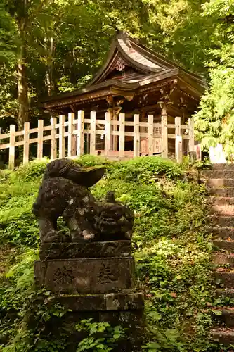 戸隠神社九頭龍社の狛犬