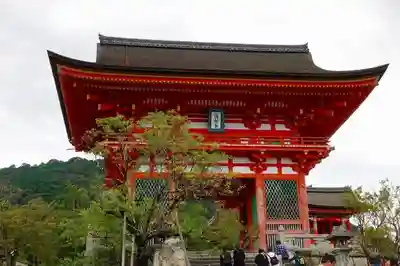 清水寺の山門・神門
