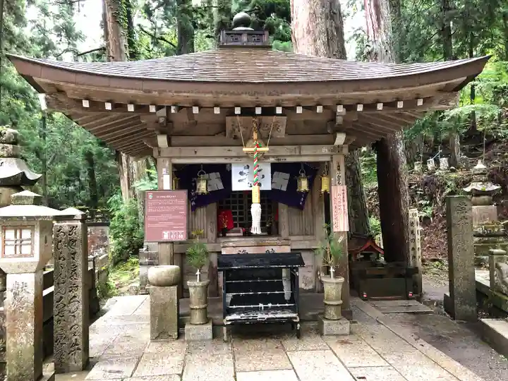 高野山金剛峯寺奥の院(和歌山県)