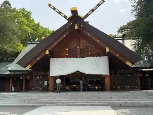 北海道神宮の{uncategorized: "未分類", other: "その他", undefined: "問題あり", building: "その他建物", grave: "お墓", sacred_gate: "鳥居", guardian: "狛犬", statue: "像", buddha: "仏像", history: "歴史", nature: "自然", garden: "庭園", animal: "動物", pagoda: "塔", temizu: "手水舎", mountain_gate: "山門・神門", sanctuary: "本殿・本堂", subordinate: "末社・摂社", art: "芸術", scenery: "景色", jizo: "地蔵", ema: "絵馬", goshuin: "御朱印", omikuji: "おみくじ", items: "授与品その他", amulet: "お守り", goshuincho: "御朱印帳", eats: "食事", festival: "お祭り", votive_dance: "神楽", shichigosan: "七五三参", wedding: "結婚式", experience: "体験その他", initially: "初詣", around: "周辺", anti_infection: "感染症対策"}