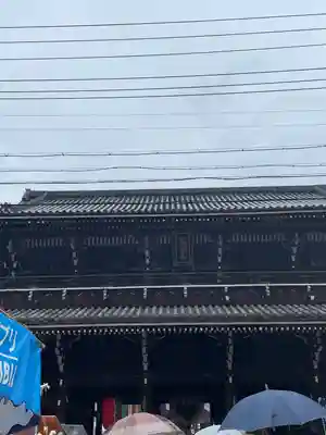 本山専修寺の山門・神門