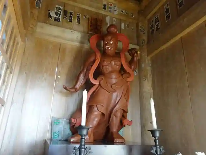 身延山奥之院思親閣の像