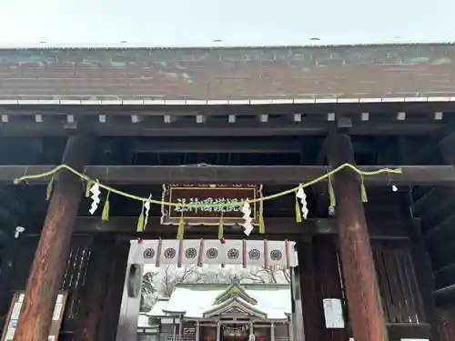 札幌護國神社の山門・神門