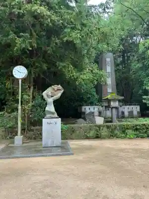 岡山縣護國神社の{uncategorized: "未分類", other: "その他", undefined: "問題あり", building: "その他建物", grave: "お墓", sacred_gate: "鳥居", guardian: "狛犬", statue: "像", buddha: "仏像", history: "歴史", nature: "自然", garden: "庭園", animal: "動物", pagoda: "塔", temizu: "手水舎", mountain_gate: "山門・神門", sanctuary: "本殿・本堂", subordinate: "末社・摂社", art: "芸術", scenery: "景色", jizo: "地蔵", ema: "絵馬", goshuin: "御朱印", omikuji: "おみくじ", items: "授与品その他", amulet: "お守り", goshuincho: "御朱印帳", eats: "食事", festival: "お祭り", votive_dance: "神楽", shichigosan: "七五三参", wedding: "結婚式", experience: "体験その他", initially: "初詣", around: "周辺", anti_infection: "感染症対策"}