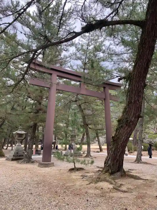 出雲大社の{uncategorized: "未分類", other: "その他", undefined: "問題あり", building: "その他建物", grave: "お墓", sacred_gate: "鳥居", guardian: "狛犬", statue: "像", buddha: "仏像", history: "歴史", nature: "自然", garden: "庭園", animal: "動物", pagoda: "塔", temizu: "手水舎", mountain_gate: "山門・神門", sanctuary: "本殿・本堂", subordinate: "末社・摂社", art: "芸術", scenery: "景色", jizo: "地蔵", ema: "絵馬", goshuin: "御朱印", omikuji: "おみくじ", items: "授与品その他", amulet: "お守り", goshuincho: "御朱印帳", eats: "食事", festival: "お祭り", votive_dance: "神楽", shichigosan: "七五三参", wedding: "結婚式", experience: "体験その他", initially: "初詣", around: "周辺", anti_infection: "感染症対策"}