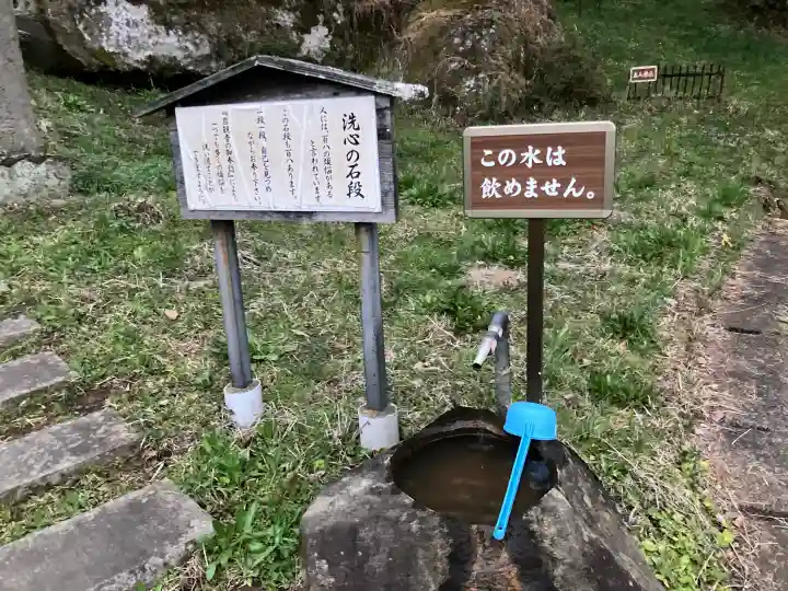 堂の下の岩観音の{uncategorized: "未分類", other: "その他", undefined: "問題あり", building: "その他建物", grave: "お墓", sacred_gate: "鳥居", guardian: "狛犬", statue: "像", buddha: "仏像", history: "歴史", nature: "自然", garden: "庭園", animal: "動物", pagoda: "塔", temizu: "手水舎", mountain_gate: "山門・神門", sanctuary: "本殿・本堂", subordinate: "末社・摂社", art: "芸術", scenery: "景色", jizo: "地蔵", ema: "絵馬", goshuin: "御朱印", omikuji: "おみくじ", items: "授与品その他", amulet: "お守り", goshuincho: "御朱印帳", eats: "食事", festival: "お祭り", votive_dance: "神楽", shichigosan: "七五三参", wedding: "結婚式", experience: "体験その他", initially: "初詣", around: "周辺", anti_infection: "感染症対策"}