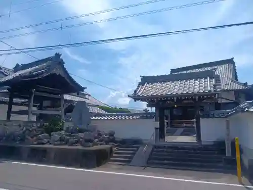 広蓮寺の{uncategorized: "未分類", other: "その他", undefined: "問題あり", building: "その他建物", grave: "お墓", sacred_gate: "鳥居", guardian: "狛犬", statue: "像", buddha: "仏像", history: "歴史", nature: "自然", garden: "庭園", animal: "動物", pagoda: "塔", temizu: "手水舎", mountain_gate: "山門・神門", sanctuary: "本殿・本堂", subordinate: "末社・摂社", art: "芸術", scenery: "景色", jizo: "地蔵", ema: "絵馬", goshuin: "御朱印", omikuji: "おみくじ", items: "授与品その他", amulet: "お守り", goshuincho: "御朱印帳", eats: "食事", festival: "お祭り", votive_dance: "神楽", shichigosan: "七五三参", wedding: "結婚式", experience: "体験その他", initially: "初詣", around: "周辺", anti_infection: "感染症対策"}