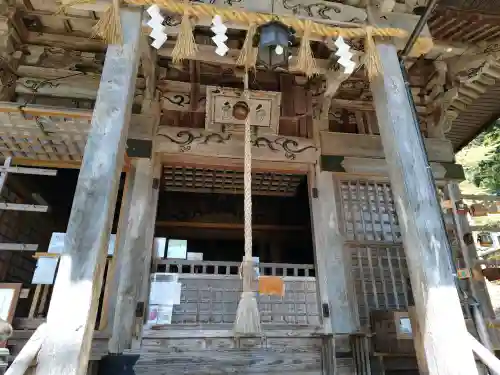 浦佐白山神社の{uncategorized: "未分類", other: "その他", undefined: "問題あり", building: "その他建物", grave: "お墓", sacred_gate: "鳥居", guardian: "狛犬", statue: "像", buddha: "仏像", history: "歴史", nature: "自然", garden: "庭園", animal: "動物", pagoda: "塔", temizu: "手水舎", mountain_gate: "山門・神門", sanctuary: "本殿・本堂", subordinate: "末社・摂社", art: "芸術", scenery: "景色", jizo: "地蔵", ema: "絵馬", goshuin: "御朱印", omikuji: "おみくじ", items: "授与品その他", amulet: "お守り", goshuincho: "御朱印帳", eats: "食事", festival: "お祭り", votive_dance: "神楽", shichigosan: "七五三参", wedding: "結婚式", experience: "体験その他", initially: "初詣", around: "周辺", anti_infection: "感染症対策"}