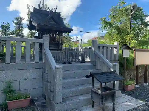 闘鶏神社の末社