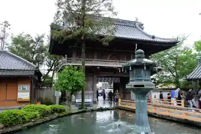 霊山寺の山門・神門