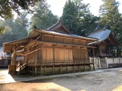 稲田神社の本殿