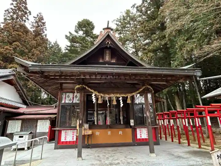 荷機稲荷神社の{uncategorized: "未分類", other: "その他", undefined: "問題あり", building: "その他建物", grave: "お墓", sacred_gate: "鳥居", guardian: "狛犬", statue: "像", buddha: "仏像", history: "歴史", nature: "自然", garden: "庭園", animal: "動物", pagoda: "塔", temizu: "手水舎", mountain_gate: "山門・神門", sanctuary: "本殿・本堂", subordinate: "末社・摂社", art: "芸術", scenery: "景色", jizo: "地蔵", ema: "絵馬", goshuin: "御朱印", omikuji: "おみくじ", items: "授与品その他", amulet: "お守り", goshuincho: "御朱印帳", eats: "食事", festival: "お祭り", votive_dance: "神楽", shichigosan: "七五三参", wedding: "結婚式", experience: "体験その他", initially: "初詣", around: "周辺", anti_infection: "感染症対策"}