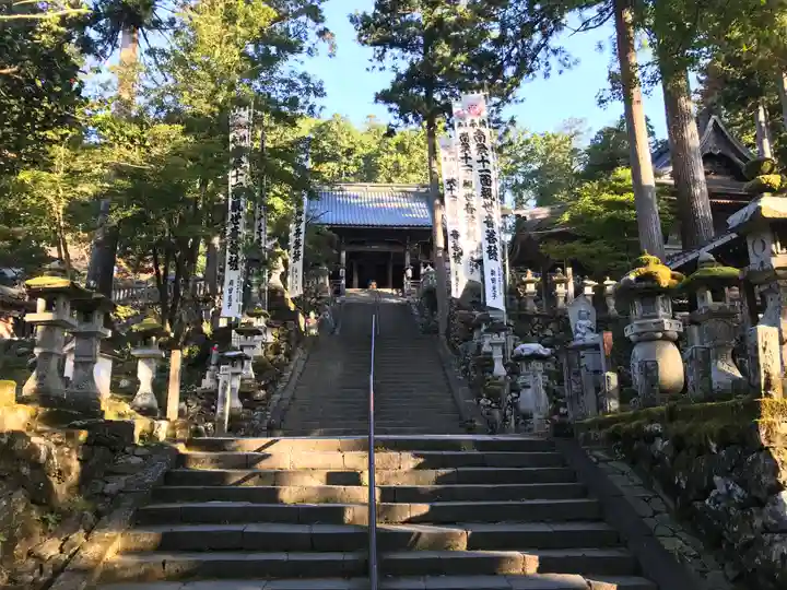 華厳寺の本殿・本堂