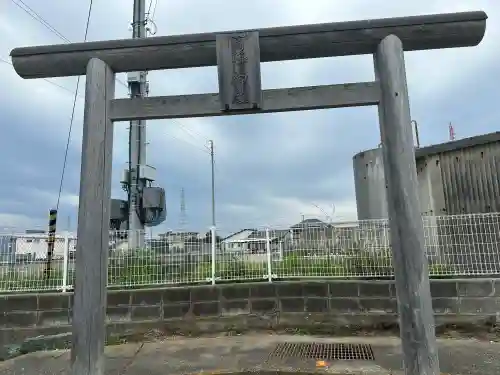 雨降神社の{uncategorized: "未分類", other: "その他", undefined: "問題あり", building: "その他建物", grave: "お墓", sacred_gate: "鳥居", guardian: "狛犬", statue: "像", buddha: "仏像", history: "歴史", nature: "自然", garden: "庭園", animal: "動物", pagoda: "塔", temizu: "手水舎", mountain_gate: "山門・神門", sanctuary: "本殿・本堂", subordinate: "末社・摂社", art: "芸術", scenery: "景色", jizo: "地蔵", ema: "絵馬", goshuin: "御朱印", omikuji: "おみくじ", items: "授与品その他", amulet: "お守り", goshuincho: "御朱印帳", eats: "食事", festival: "お祭り", votive_dance: "神楽", shichigosan: "七五三参", wedding: "結婚式", experience: "体験その他", initially: "初詣", around: "周辺", anti_infection: "感染症対策"}
