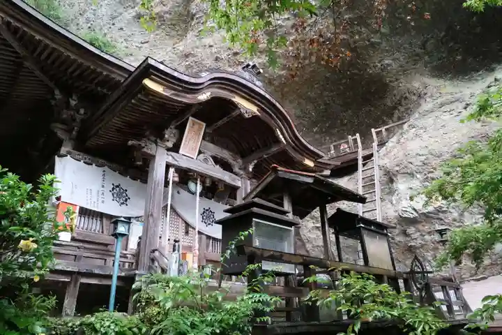 岩屋寺の本殿・本堂