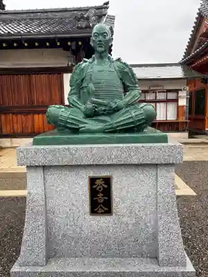 豊国神社の像