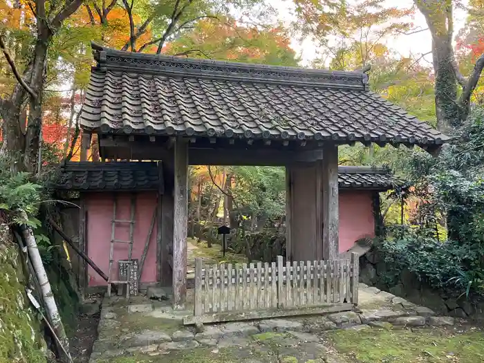 金剛輪寺の山門