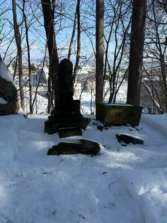 由仁神社の{uncategorized: "未分類", other: "その他", undefined: "問題あり", building: "その他建物", grave: "お墓", sacred_gate: "鳥居", guardian: "狛犬", statue: "像", buddha: "仏像", history: "歴史", nature: "自然", garden: "庭園", animal: "動物", pagoda: "塔", temizu: "手水舎", mountain_gate: "山門・神門", sanctuary: "本殿・本堂", subordinate: "末社・摂社", art: "芸術", scenery: "景色", jizo: "地蔵", ema: "絵馬", goshuin: "御朱印", omikuji: "おみくじ", items: "授与品その他", amulet: "お守り", goshuincho: "御朱印帳", eats: "食事", festival: "お祭り", votive_dance: "神楽", shichigosan: "七五三参", wedding: "結婚式", experience: "体験その他", initially: "初詣", around: "周辺", anti_infection: "感染症対策"}