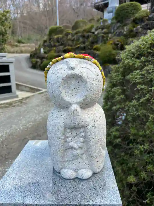 陽林寺の{uncategorized: "未分類", other: "その他", undefined: "問題あり", building: "その他建物", grave: "お墓", sacred_gate: "鳥居", guardian: "狛犬", statue: "像", buddha: "仏像", history: "歴史", nature: "自然", garden: "庭園", animal: "動物", pagoda: "塔", temizu: "手水舎", mountain_gate: "山門・神門", sanctuary: "本殿・本堂", subordinate: "末社・摂社", art: "芸術", scenery: "景色", jizo: "地蔵", ema: "絵馬", goshuin: "御朱印", omikuji: "おみくじ", items: "授与品その他", amulet: "お守り", goshuincho: "御朱印帳", eats: "食事", festival: "お祭り", votive_dance: "神楽", shichigosan: "七五三参", wedding: "結婚式", experience: "体験その他", initially: "初詣", around: "周辺", anti_infection: "感染症対策"}